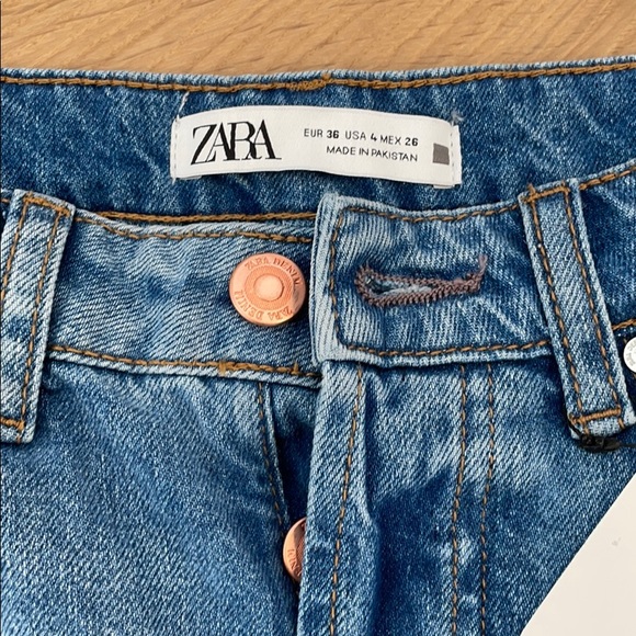 Zara high rise denim shorts, size 4. NWT - Picture 2 of 4